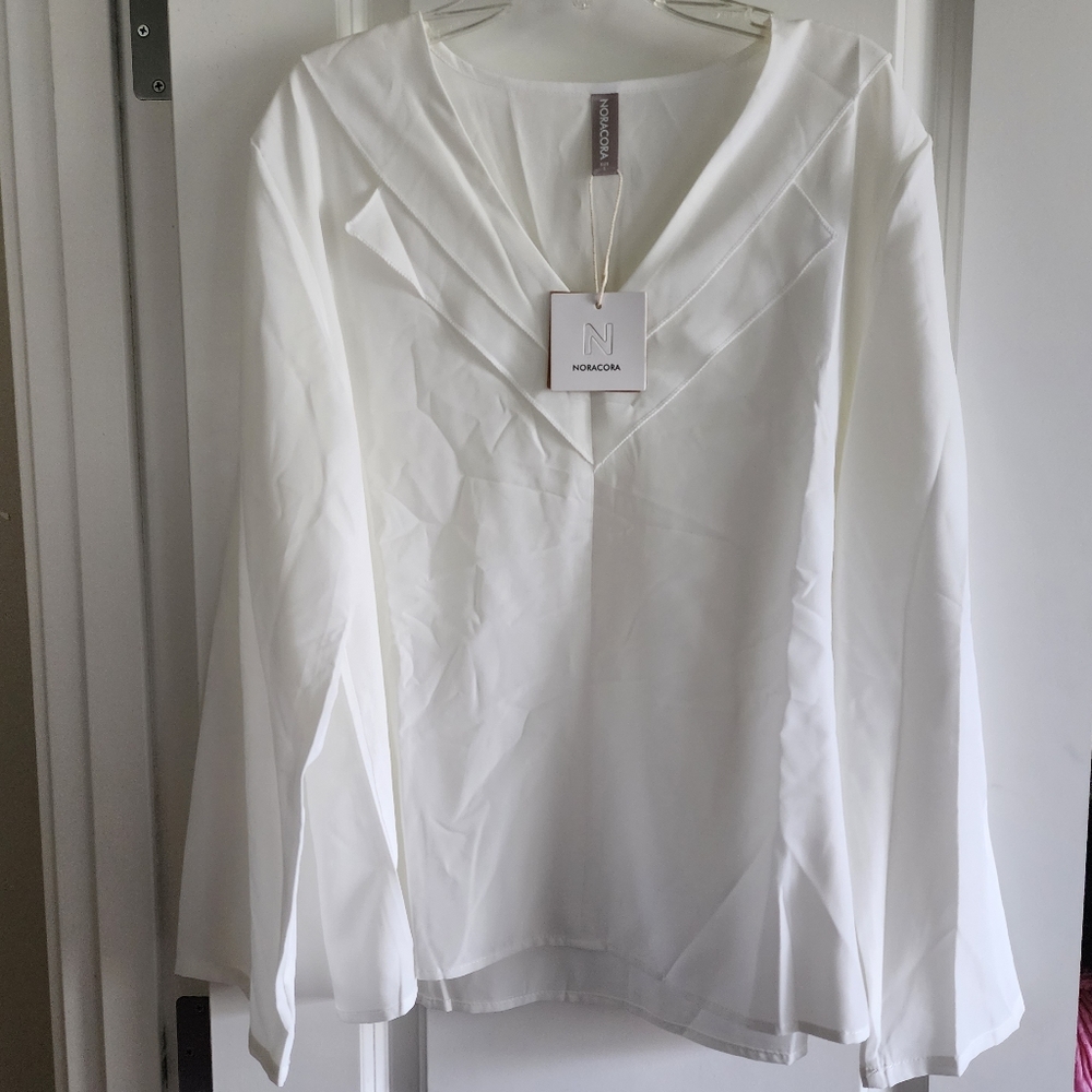 NWT Noracora white long sleeve blouse
